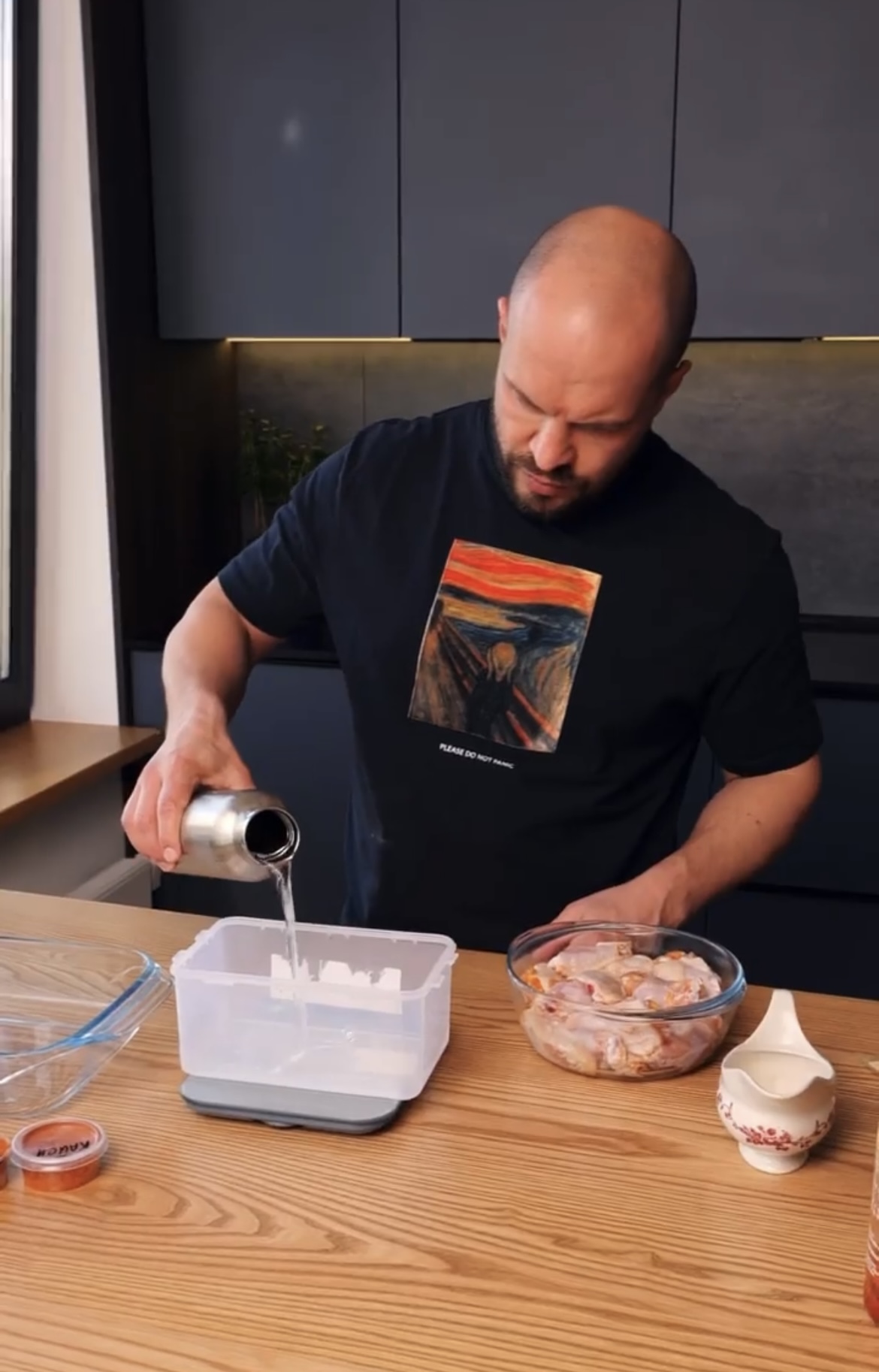 Смачні хрусткі смажені крильця: неймовірно простий рецепт від відомого кулінара